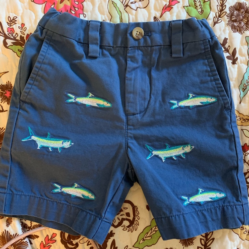 Vineyard vines fish shorts